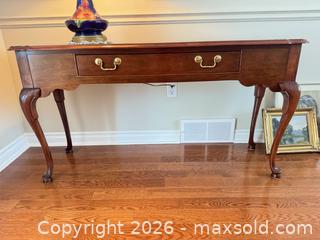 MaxSold Auction: Thomasville Sofa Table C - Niagara Falls (Ontario, Canada) Moving Online Auction - January Drive