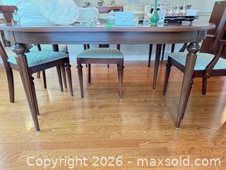 MaxSold Auction: Vintage Oval Dining Table with 2 Leaves D - Niagara Falls (Ontario, Canada) Moving Online Auction - January Drive