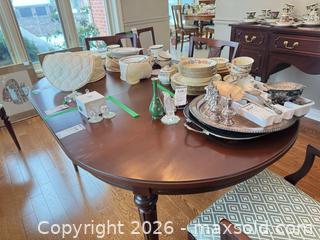MaxSold Auction: Vintage Oval Dining Table with 2 Leaves D - Niagara Falls (Ontario, Canada) Moving Online Auction - January Drive