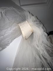 MaxSold Auction: Women's Clothing & Size 11 Shoes Lot: Dress, Jacket, Skirts B - Niagara Falls (Ontario, Canada) Moving Online Auction - January Drive