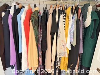 MaxSold Auction: Women's Mixed Clothing - Jackets Tops Vests C - Niagara Falls (Ontario, Canada) Moving Online Auction - January Drive