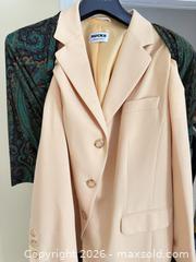 MaxSold Auction: Women's Mixed Clothing - Jackets Tops Vests C - Niagara Falls (Ontario, Canada) Moving Online Auction - January Drive