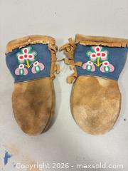 MaxSold Auction: Tan Leather/Suede Mittens with Hand-Beaded Floral Design, Medium - Ottawa (Ontario, Canada) SELLER MANAGED Commercial Liquidation Online Auction - Grenfell
