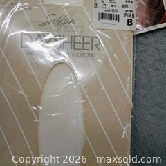 MaxSold Auction: Assorted vintage pantyhose lot 15 - Waterford (New Jersey, USA) SELLER MANAGED Downsizing Online Auction - Chew Road (STORAGE)