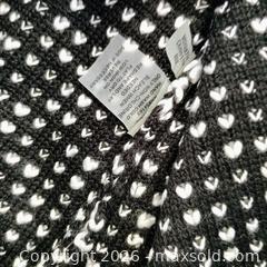 MaxSold Auction: Calvin Klein sweater ladies - Waterford (New Jersey, USA) SELLER MANAGED Downsizing Online Auction - Chew Road (STORAGE)