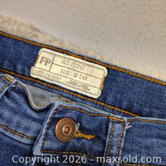 MaxSold Auction: Free people apparel Lot - Waterford (New Jersey, USA) SELLER MANAGED Downsizing Online Auction - Chew Road (STORAGE)