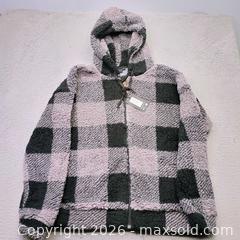 MaxSold Auction: Mountain horse fleece jacket Women's Large NEW  - Waterford (New Jersey, USA) SELLER MANAGED Downsizing Online Auction - Chew Road (STORAGE)