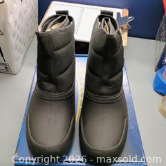 MaxSold Auction: Ovation ladies snow paddock boots NEW size 9 - Waterford (New Jersey, USA) SELLER MANAGED Downsizing Online Auction - Chew Road (STORAGE)
