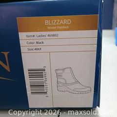 MaxSold Auction: Ovation ladies snow paddock boots NEW size 9 - Waterford (New Jersey, USA) SELLER MANAGED Downsizing Online Auction - Chew Road (STORAGE)