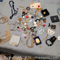 MaxSold Auction: Treasure hunt jewlery - Waterford (New Jersey, USA) SELLER MANAGED Downsizing Online Auction - Chew Road (STORAGE)