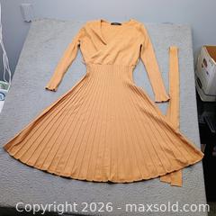 MaxSold Auction: Zesica dress  - Waterford (New Jersey, USA) SELLER MANAGED Downsizing Online Auction - Chew Road (STORAGE)