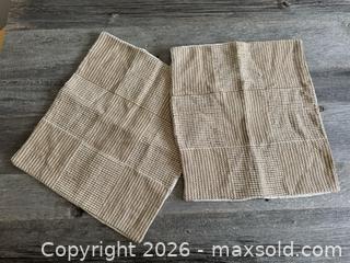 MaxSold Auction: 19.6" Jute and Cotton Throw Pillow Covers By H&M Home  - Kingston (Ontario, Canada) SELLER MANAGED Downsizing Online Auction - Bishop Street