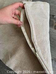 MaxSold Auction: 20" Jute and Cotton Throw Pillow Covers By H&M Home  - Kingston (Ontario, Canada) SELLER MANAGED Downsizing Online Auction - Bishop Street