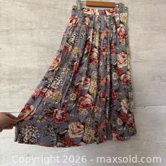 MaxSold Auction: Floral Women's Skirt The Bay Size 12 - Kingston (Ontario, Canada) SELLER MANAGED Downsizing Online Auction - Bishop Street