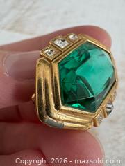 MaxSold Auction: Nina Ricci Jewelry Gold Tone Pin Brooch - Green - Kingston (Ontario, Canada) SELLER MANAGED Downsizing Online Auction - Bishop Street