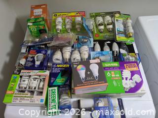 MaxSold Auction: Mixed Equivalent E26 Base Light Bulbs, Lot of 6-15 - Ajax (Ontario, Canada) SELLER MANAGED Downsizing Online Auction - Meekings Drive