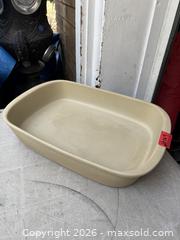 MaxSold Auction: THE PAMPERED CHEF STONEWARE RECTANGULAR BAKING DISH. LIKE NEW. - Hamilton (Ontario, Canada) SELLER MANAGED Estate Sale Online Auction - St. Clair Avenue