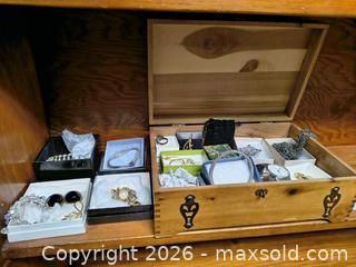 MaxSold Auction: Assorted Vintage Costume Jewelry Lot A - Kingston (Massachusetts, USA) PARTNER MANAGED Estate Sale Online Auction - Grove Street