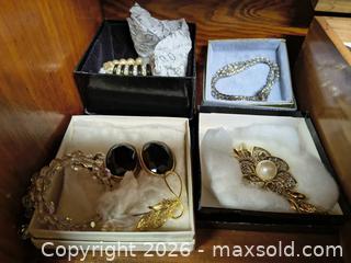 MaxSold Auction: Assorted Vintage Costume Jewelry Lot A - Kingston (Massachusetts, USA) PARTNER MANAGED Estate Sale Online Auction - Grove Street