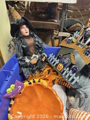 MaxSold Auction: Holiday & Seasonal Decorations Lot — Halloween, Fall, Patriotic B - Kingston (Massachusetts, USA) PARTNER MANAGED Estate Sale Online Auction - Grove Street