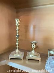 MaxSold Auction: Mixed Lot: Porcelain Figurines, Decorative Plates & Crystal A - Kingston (Massachusetts, USA) PARTNER MANAGED Estate Sale Online Auction - Grove Street