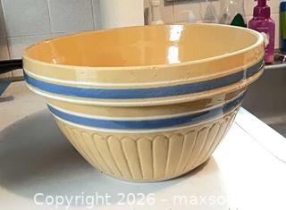 MaxSold Auction: Vintage Kitchenware Lot — Mixing, Serving Bowls & CorningWare B - Kingston (Massachusetts, USA) PARTNER MANAGED Estate Sale Online Auction - Grove Street