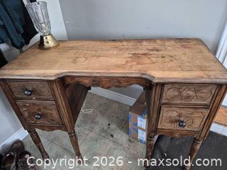 MaxSold Auction: Small Desk - Kingston (Ontario, Canada) SELLER MANAGED Downsizing Online Auction -  Bur Brook Road