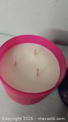 MaxSold Auction: Lot Of Full Size Bath And Body Candles - Riverview (Florida, USA) SELLER MANAGED Downsizing Online Auction - Holly Heath Drive