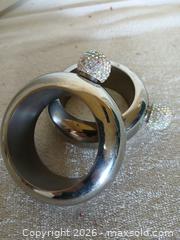 MaxSold Auction: 2 – Bracelet Decanters - Sun City (Arizona, USA) SELLER MANAGED Reseller Online Auction - West Forrester Drive