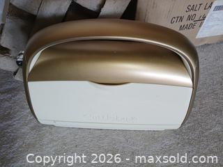 MaxSold Auction: Anna Griffin Special Edition Gold Cuttlebug Machine - Sun City (Arizona, USA) SELLER MANAGED Reseller Online Auction - West Forrester Drive