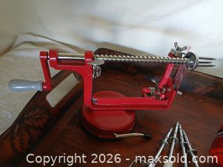 MaxSold Auction: Apple Pie Maker Lot - Sun City (Arizona, USA) SELLER MANAGED Reseller Online Auction - West Forrester Drive