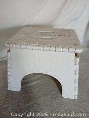 MaxSold Auction: White Plastic Stepstool - Sun City (Arizona, USA) SELLER MANAGED Reseller Online Auction - West Forrester Drive