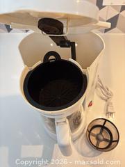 MaxSold Auction: Black+Decker White 4-5 Cup Drip Coffee Maker - Toronto (Ontario, Canada) SELLER MANAGED Downsizing Online Auction - Poplar Plains Road