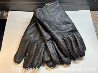 MaxSold Auction: 2 Pairs of Black Leather Men’s Gloves L - Toronto (Ontario, Canada) PARTNER MANAGED Estate Sale Online Auction - La Rose Avenue