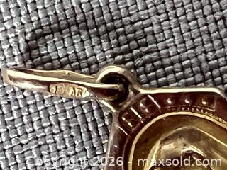 MaxSold Auction: (2) 10K GOLD Pendants - Marked - Toronto (Ontario, Canada) SELLER MANAGED Reseller Online Auction - Chesswood Drive