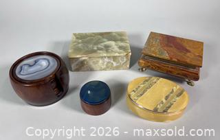 MaxSold Auction: (4) Vintage ALABASTER Trinket/Storage Boxes and GEODE wooden coasters set - Toronto (Ontario, Canada) SELLER MANAGED Reseller Online Auction - Chesswood Drive