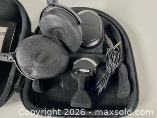 MaxSold Auction: BOSE QuietComfort 3 Acoustic Noise Cancelling Headphones with Case - Toronto (Ontario, Canada) SELLER MANAGED Reseller Online Auction - Chesswood Drive