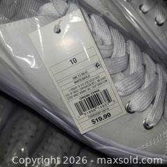 MaxSold Auction: 8 Pairs Universal Thread Women’s White Sneakers – NWT – Mixed Sizes - Tillsonburg (Ontario, Canada) SELLER MANAGED Reseller Online Auction -  Wilson Avenue