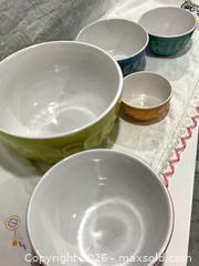 MaxSold Auction: Lot of 5 nesting bowls - Hamilton (Ontario, Canada) SELLER MANAGED Estate Sale Online Auction -  Chegwin Street