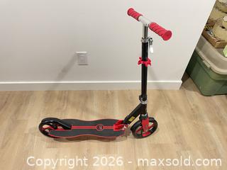 MaxSold Auction: Street Runner cruising scooter - Hamilton (Ontario, Canada) SELLER MANAGED Estate Sale Online Auction -  Chegwin Street