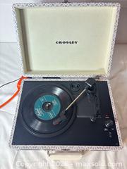 MaxSold Auction: Crosley Portable Suitcase Turntable Gray Floral Pattern - Sunnyvale (California, USA) SELLER MANAGED Reseller Online Auction - Reseda Drive