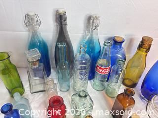 MaxSold Auction: Multi-Color Glass Bottles, Vases & Jars — 20+ Pieces - Sunnyvale (California, USA) SELLER MANAGED Reseller Online Auction - Reseda Drive