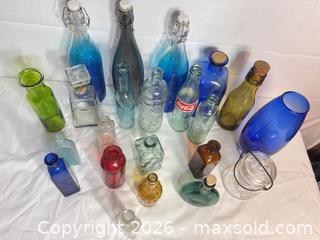 MaxSold Auction: Multi-Color Glass Bottles, Vases & Jars — 20+ Pieces - Sunnyvale (California, USA) SELLER MANAGED Reseller Online Auction - Reseda Drive