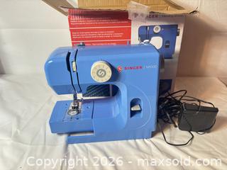 MaxSold Auction: Singer M1000 Portable Compact Sewing Machine, Blue - Sunnyvale (California, USA) SELLER MANAGED Reseller Online Auction - Reseda Drive