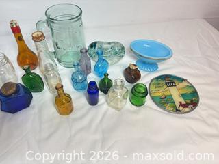 MaxSold Auction: Vintage Glass Miniature Bottles & Assorted Glassware Lot - Sunnyvale (California, USA) SELLER MANAGED Reseller Online Auction - Reseda Drive