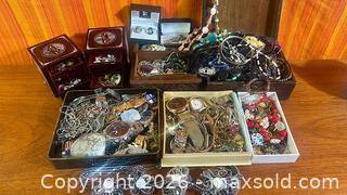 MaxSold Auction: Estate Jewelry - Hamilton (Ontario, Canada) SELLER MANAGED Estate Sale Online Auction - Gertrude Street