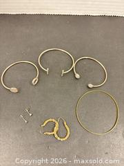 MaxSold Auction: Bracelets and More - Surrey (British Columbia, Canada) PARTNER MANAGED Downsizing Online Auction - 16 Avenue