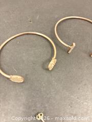 MaxSold Auction: Bracelets and More - Surrey (British Columbia, Canada) PARTNER MANAGED Downsizing Online Auction - 16 Avenue