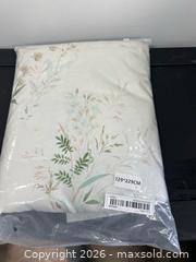 MaxSold Auction: queen duvet cover and pillow cases  - Brampton (Ontario, Canada) PARTNER MANAGED Commercial Liquidation Online Auction - Rosedale Avenue West