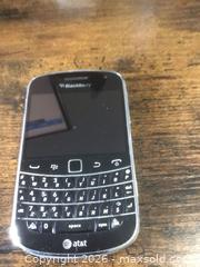 MaxSold Auction: Cell phones & tablet  - Stonecrest (Georgia, USA) SELLER MANAGED Reseller Online Auction - Snapfinger Road